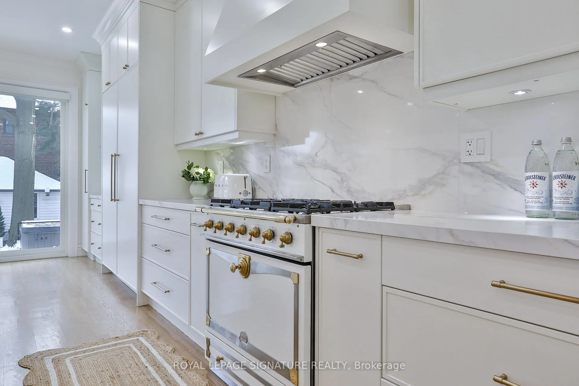 Photo 16 of 28 Belle Ayre Boulevard, Toronto, Mount Pleasant East — HOMEH