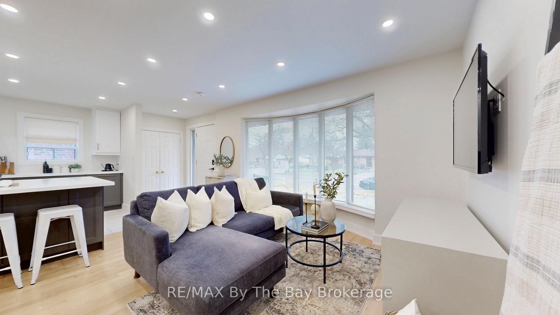 Photo 2 of 82 Brimorton Drive, Scarborough, Bendale — HOMEH