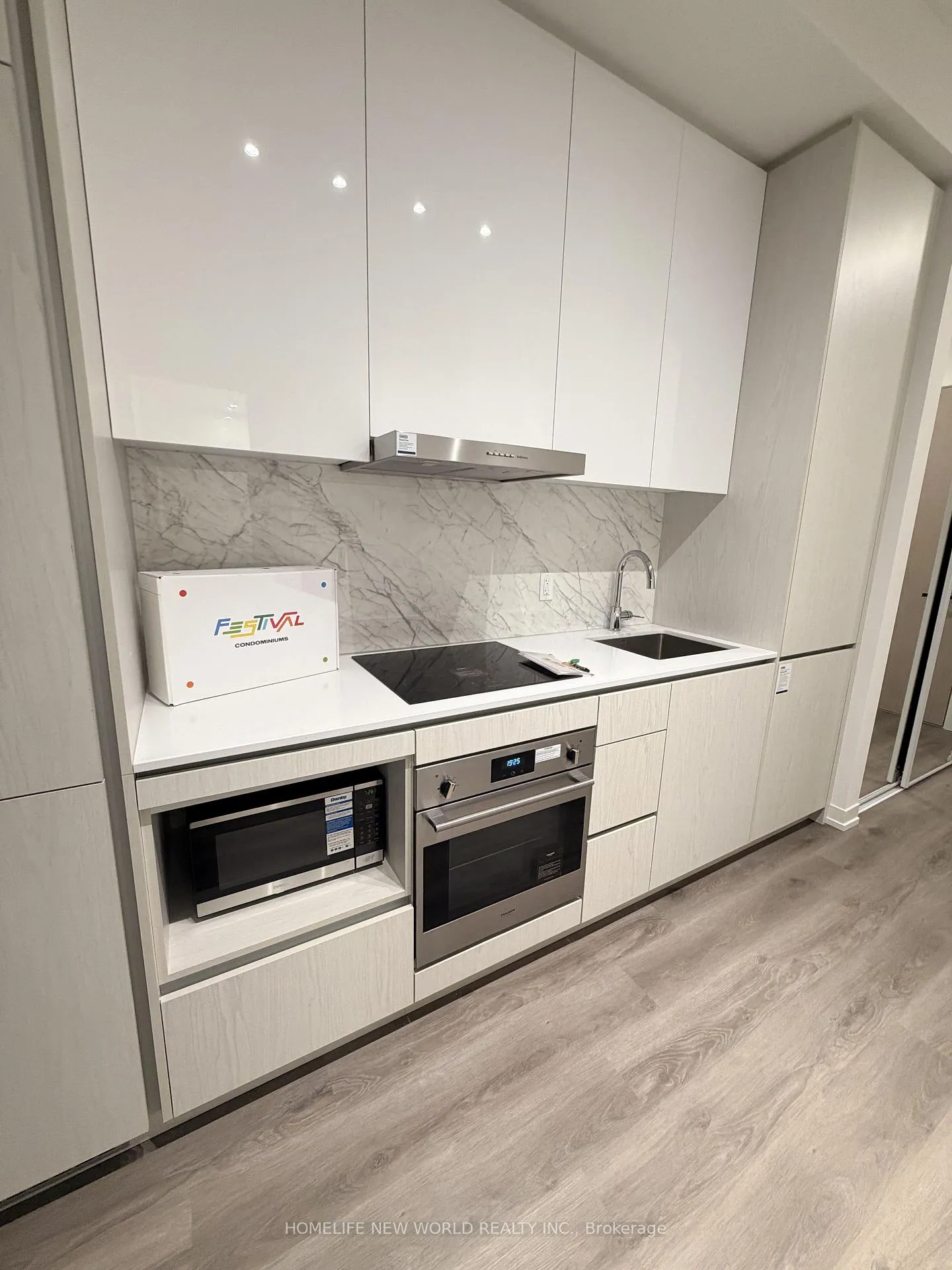 Photo 3 of Unit PH107, 28 Interchange Way, Vaughan, Vaughan Corporate Centre — HOMEH