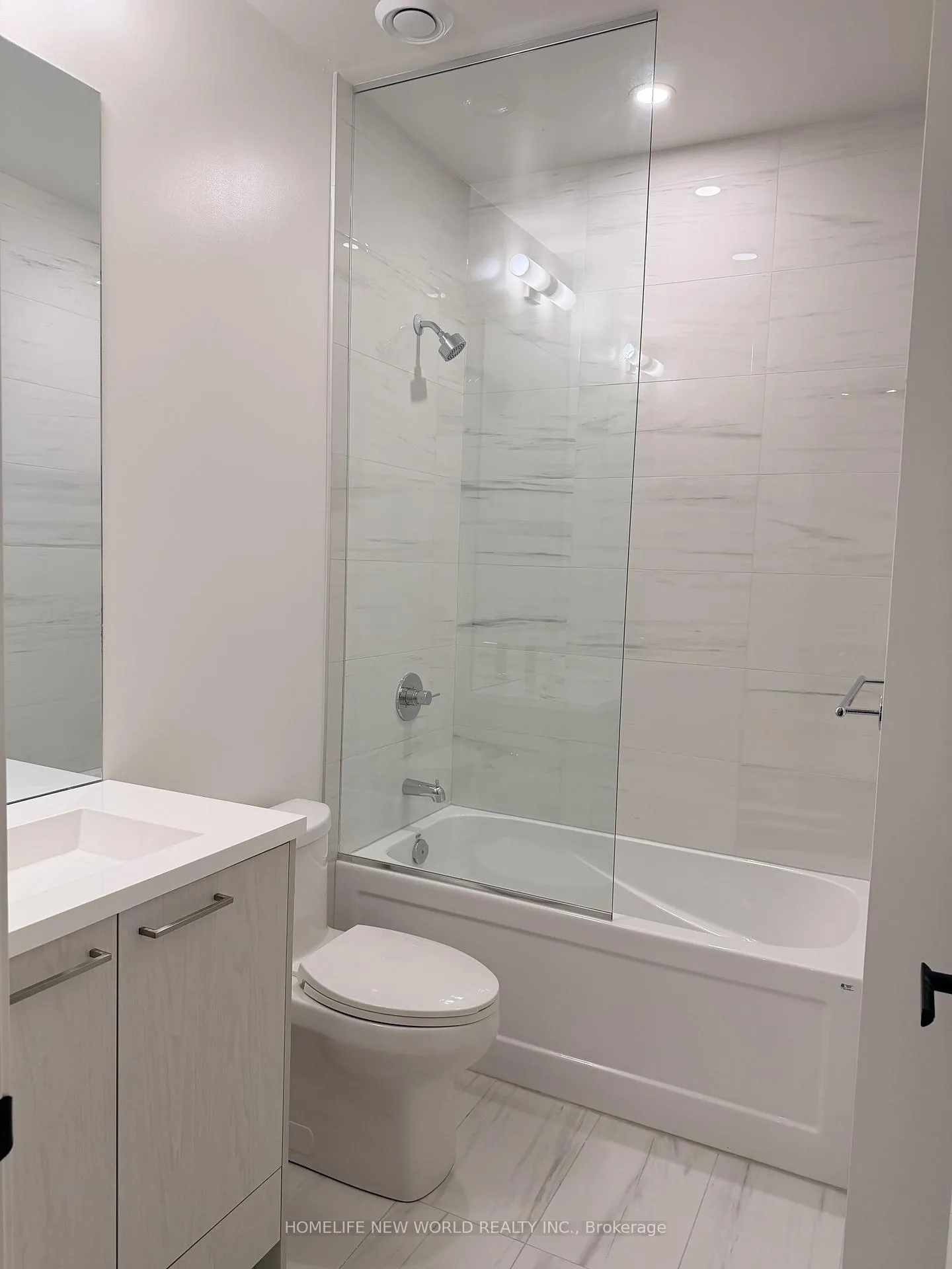 Photo 4 of Unit PH107, 28 Interchange Way, Vaughan, Vaughan Corporate Centre — HOMEH