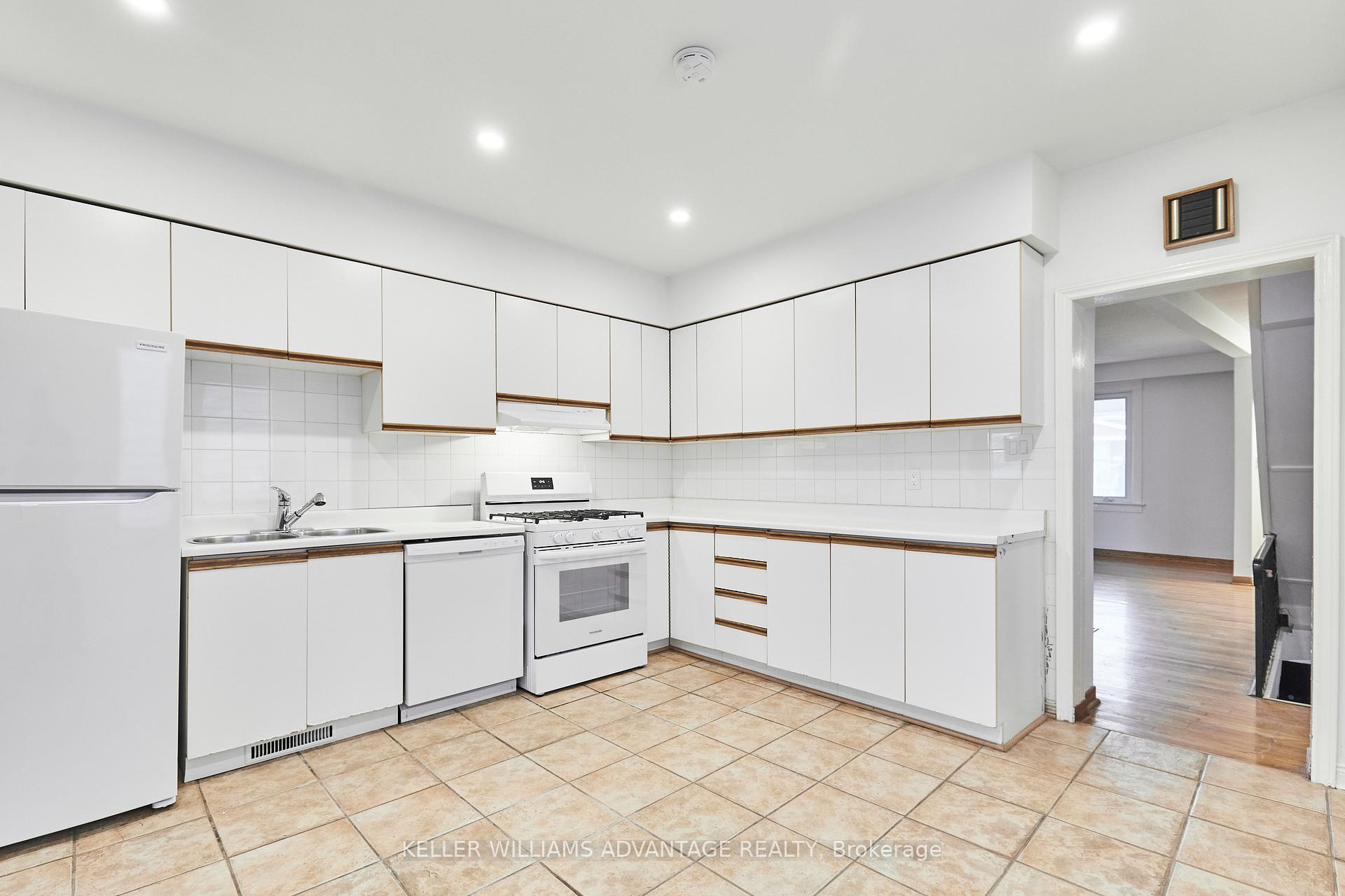 Photo 11 of 34 Coleridge Avenue, Toronto, Woodbine-Lumsden — HOMEH
