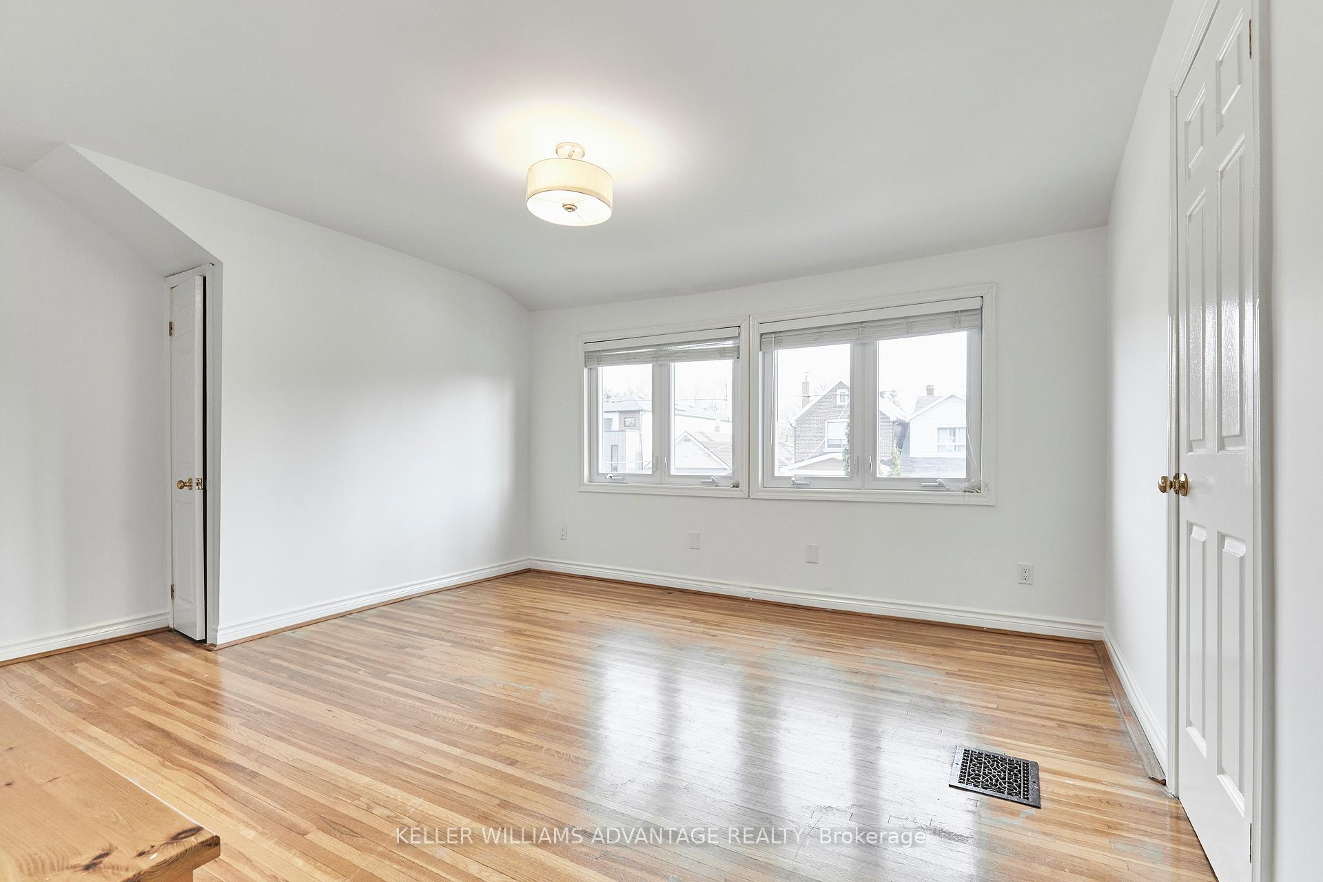 Photo 19 of 34 Coleridge Avenue, Toronto, Woodbine-Lumsden — HOMEH
