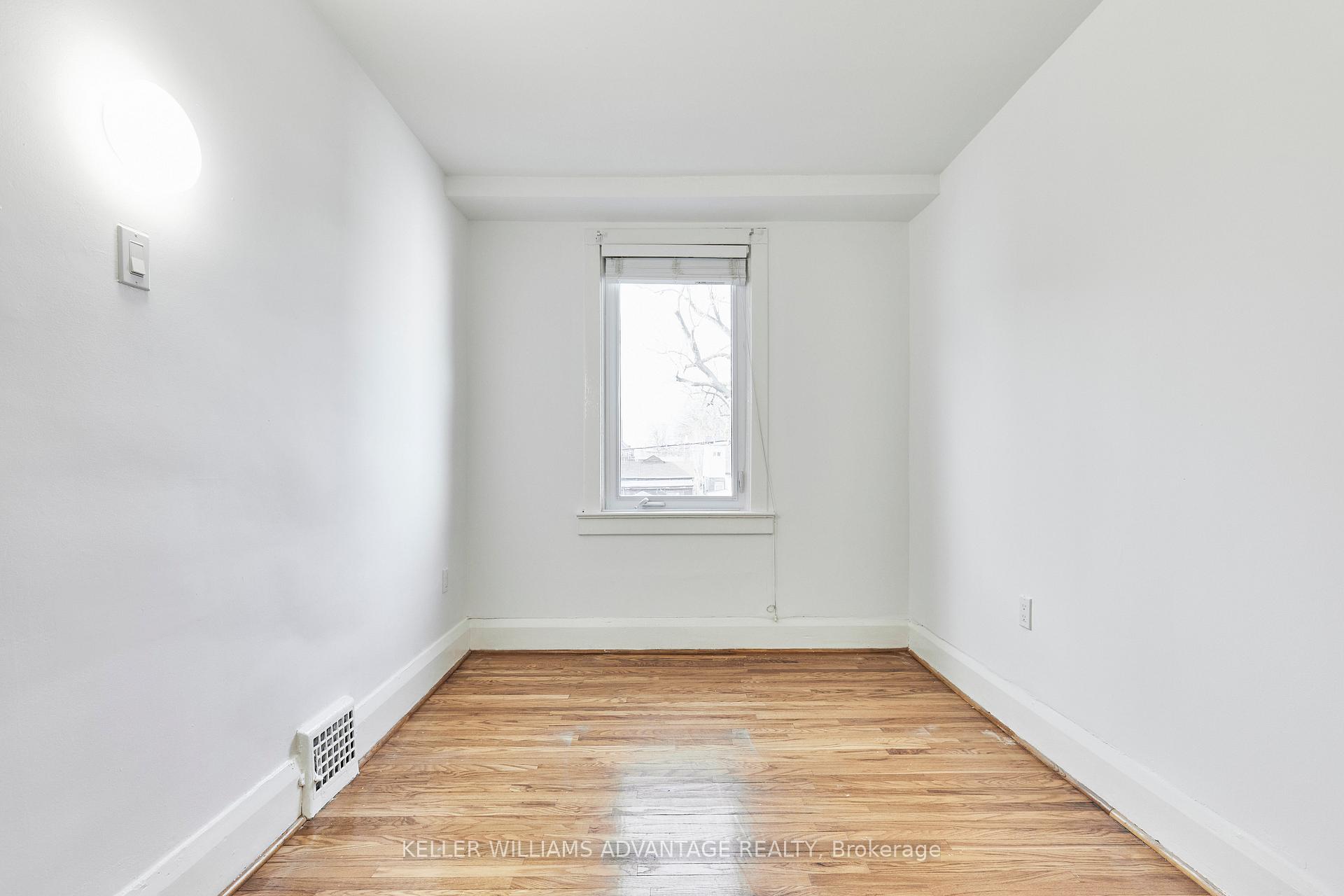 Photo 26 of 34 Coleridge Avenue, Toronto, Woodbine-Lumsden — HOMEH