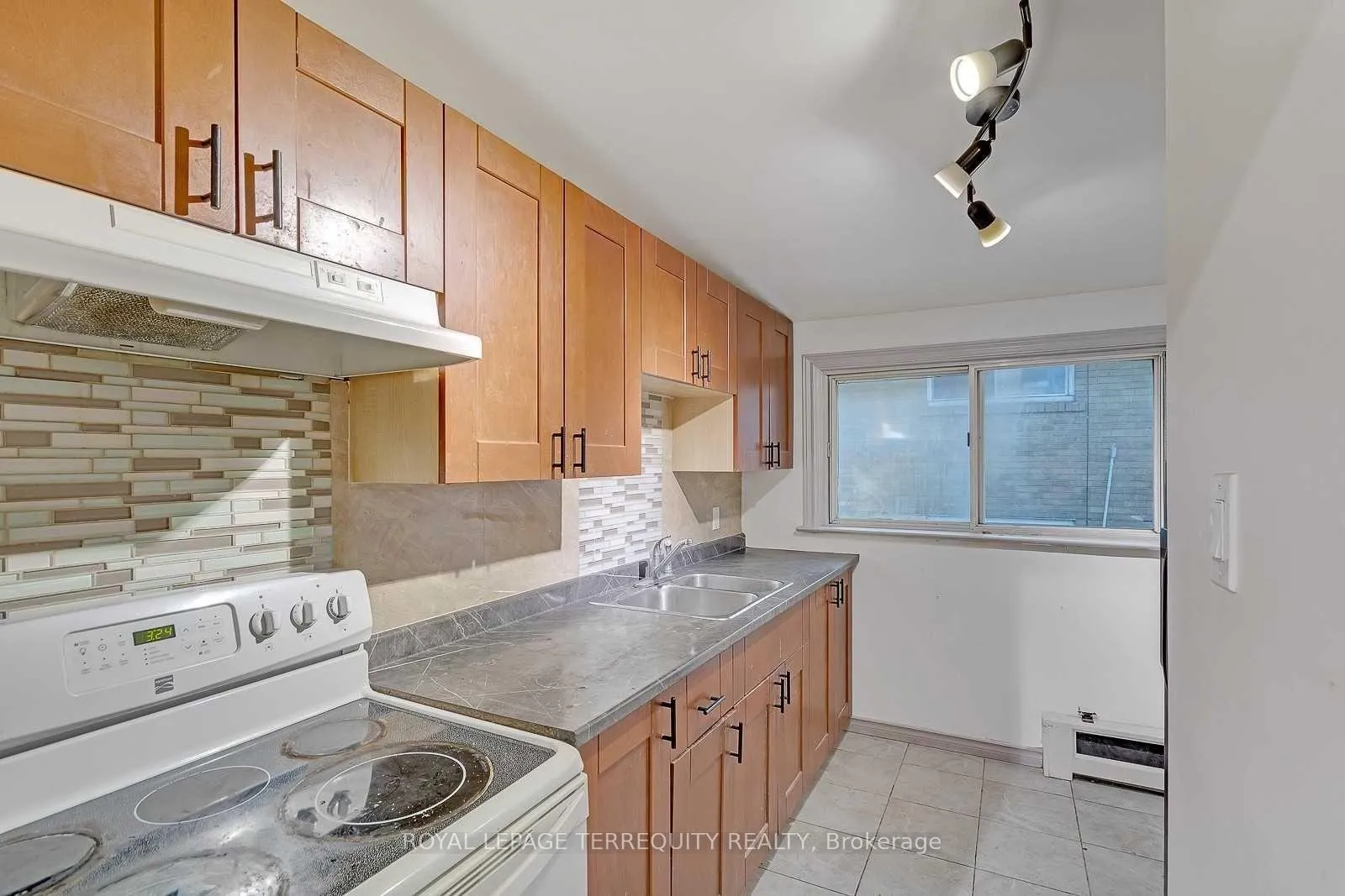 Photo 7 of Unit 201, 2977 Lawrence Avenue E, Scarborough, Bendale — HOMEH