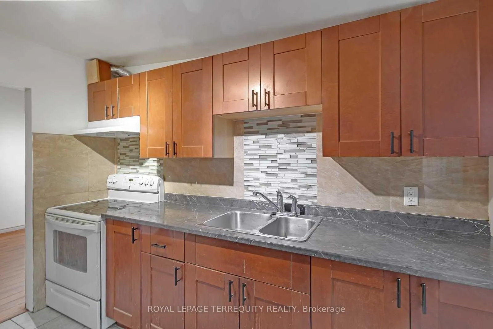 Photo 9 of Unit 201, 2977 Lawrence Avenue E, Scarborough, Bendale — HOMEH