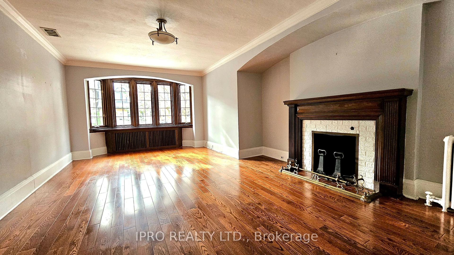 Photo 4 of 8 Walmsley Boulevard, Toronto, Yonge-St. Clair — HOMEH