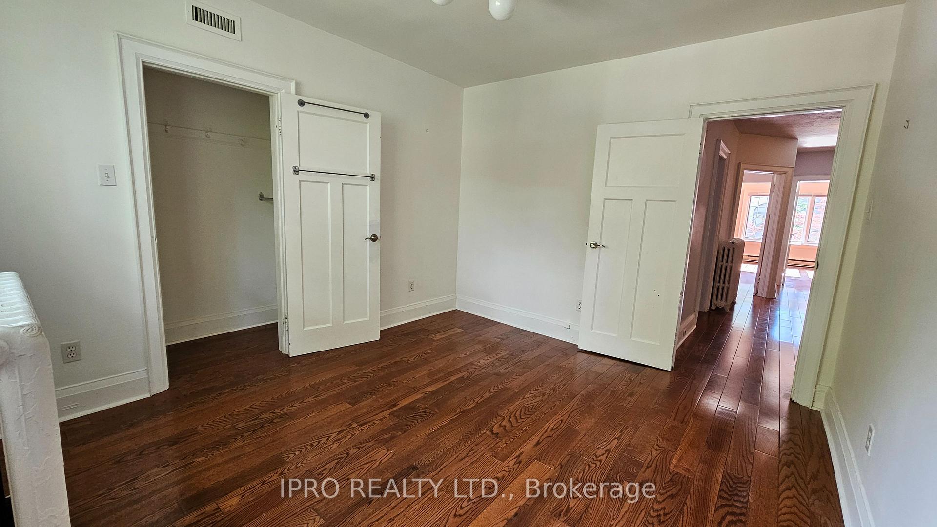 Photo 12 of 8 Walmsley Boulevard, Toronto, Yonge-St. Clair — HOMEH