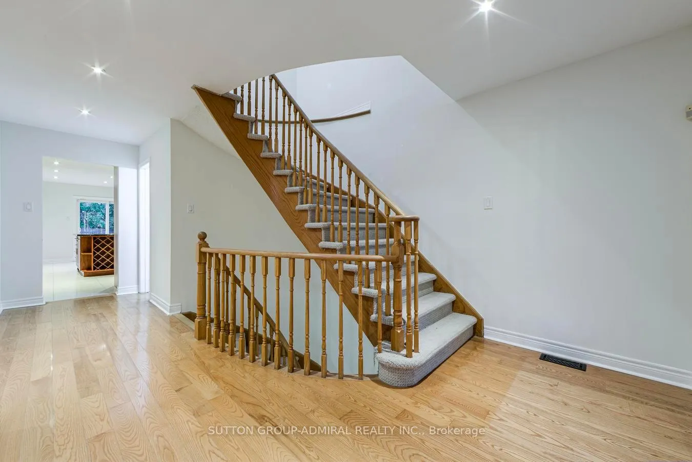 Photo 7 of 63 Croteau Crescent, Vaughan, Crestwood-Springfarm-Yorkhill — HOMEH