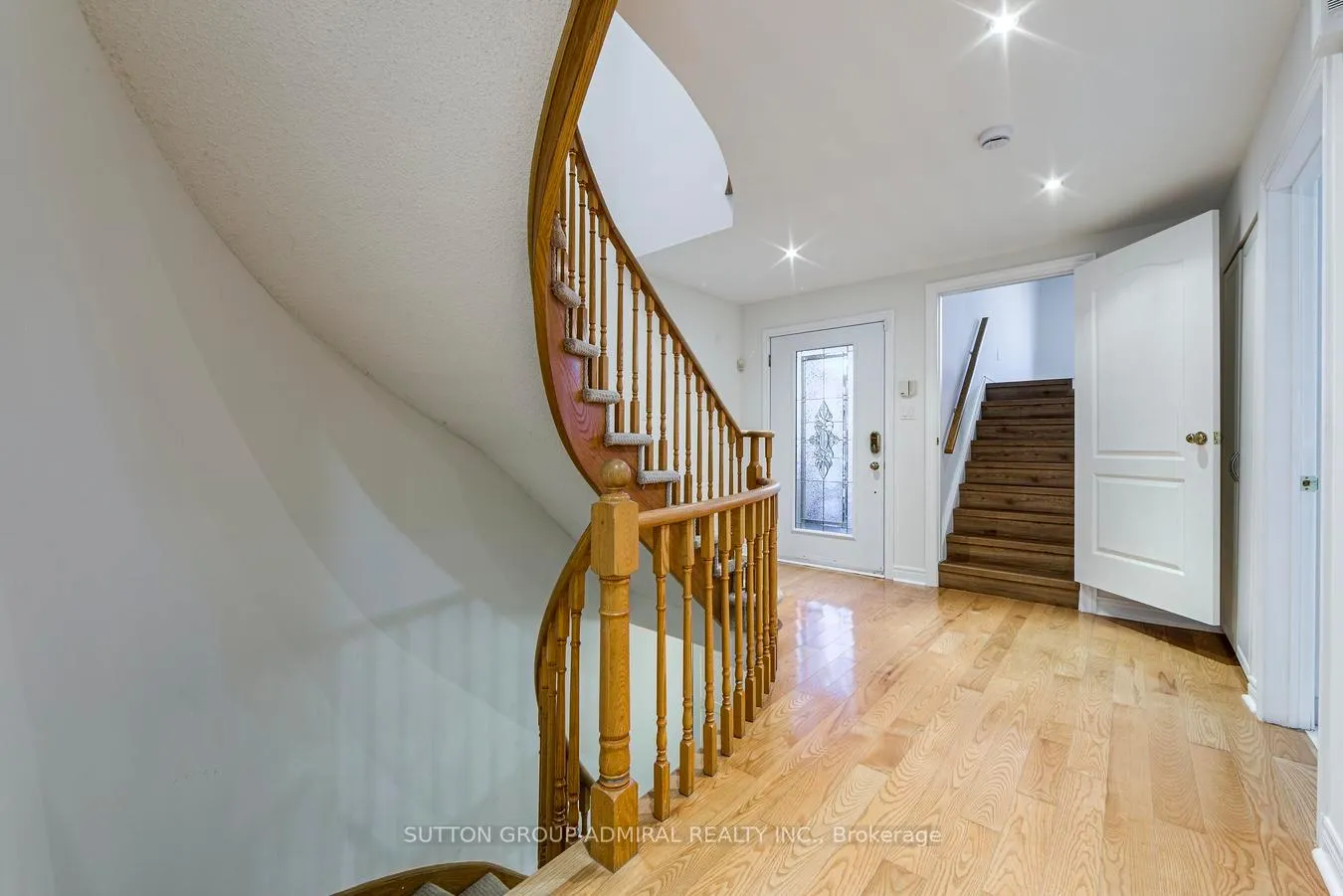 Photo 8 of 63 Croteau Crescent, Vaughan, Crestwood-Springfarm-Yorkhill — HOMEH