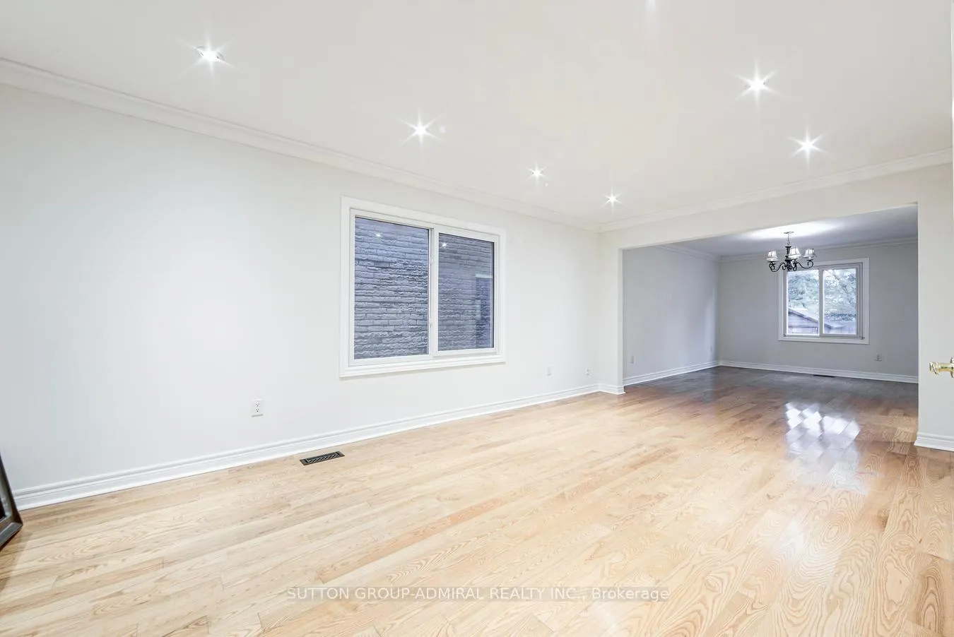 Photo 9 of 63 Croteau Crescent, Vaughan, Crestwood-Springfarm-Yorkhill — HOMEH