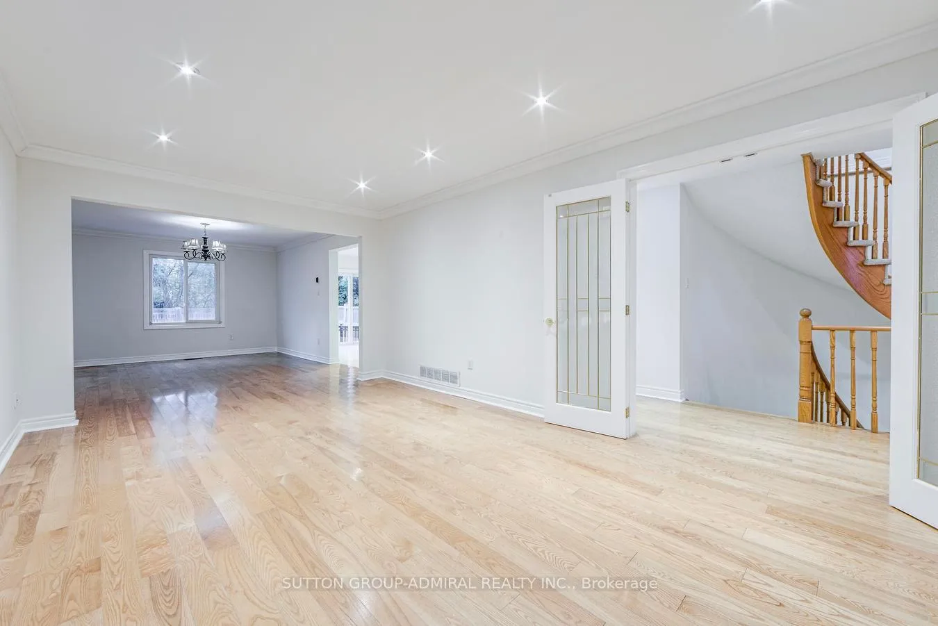 Photo 10 of 63 Croteau Crescent, Vaughan, Crestwood-Springfarm-Yorkhill — HOMEH