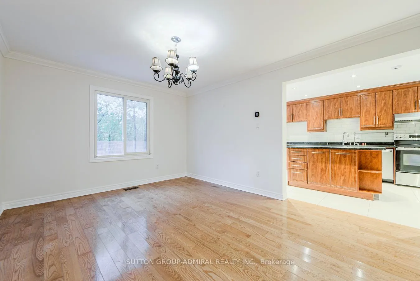 Photo 12 of 63 Croteau Crescent, Vaughan, Crestwood-Springfarm-Yorkhill — HOMEH