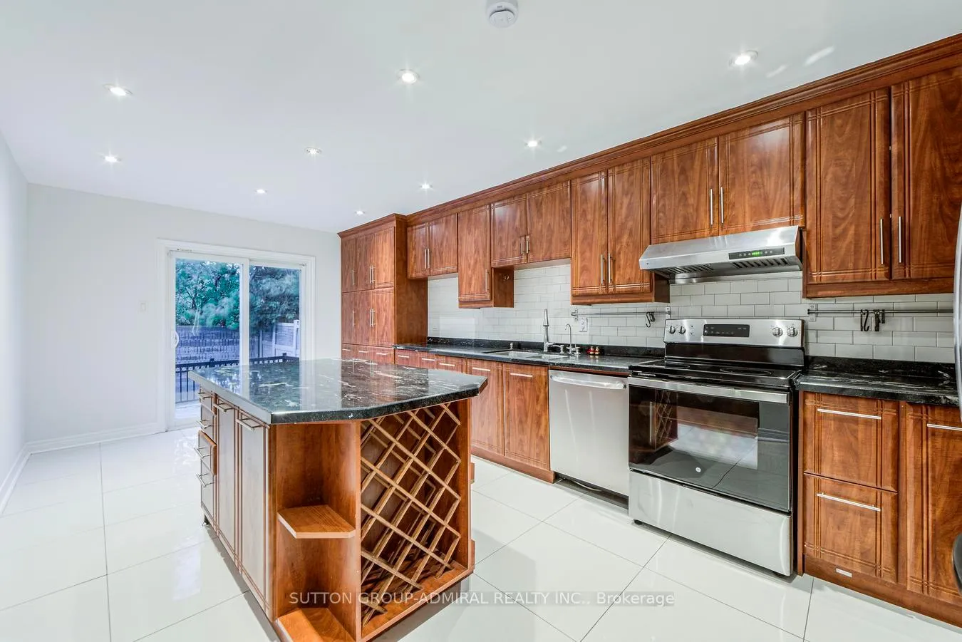 Photo 15 of 63 Croteau Crescent, Vaughan, Crestwood-Springfarm-Yorkhill — HOMEH