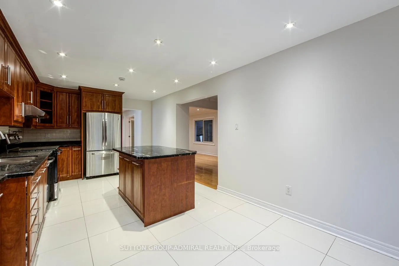 Photo 18 of 63 Croteau Crescent, Vaughan, Crestwood-Springfarm-Yorkhill — HOMEH