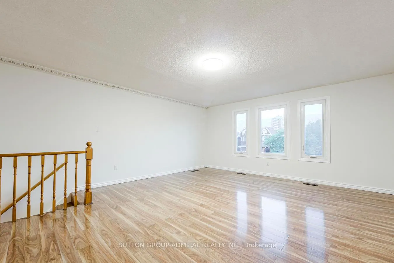 Photo 24 of 63 Croteau Crescent, Vaughan, Crestwood-Springfarm-Yorkhill — HOMEH