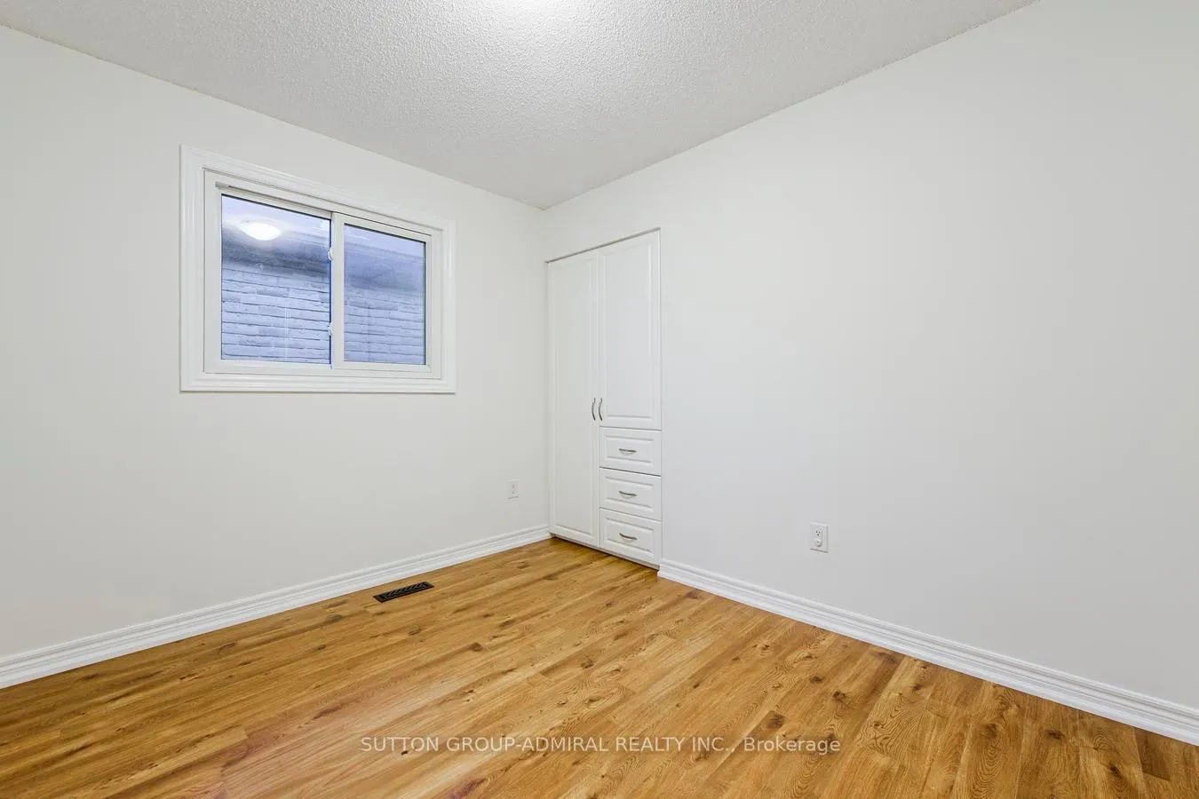 Photo 31 of 63 Croteau Crescent, Vaughan, Crestwood-Springfarm-Yorkhill — HOMEH
