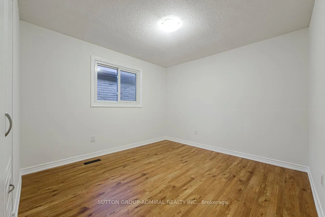 Photo 32 of 63 Croteau Crescent, Vaughan, Crestwood-Springfarm-Yorkhill — HOMEH