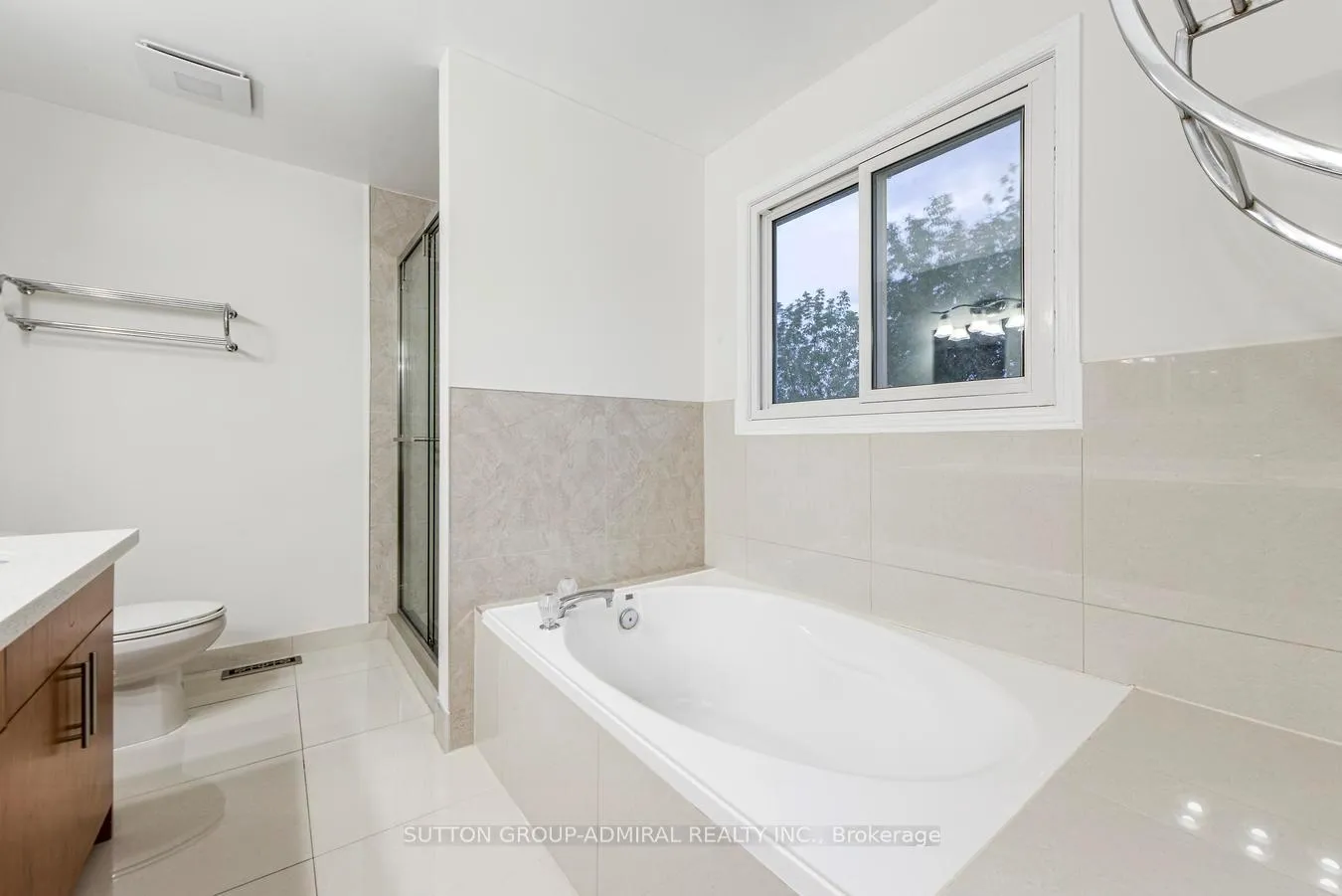 Photo 37 of 63 Croteau Crescent, Vaughan, Crestwood-Springfarm-Yorkhill — HOMEH