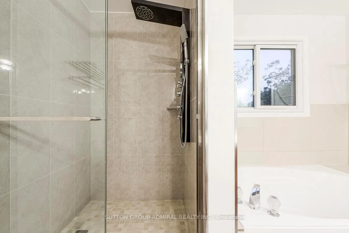 Photo 38 of 63 Croteau Crescent, Vaughan, Crestwood-Springfarm-Yorkhill — HOMEH