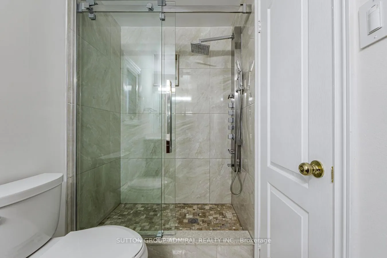 Photo 41 of 63 Croteau Crescent, Vaughan, Crestwood-Springfarm-Yorkhill — HOMEH