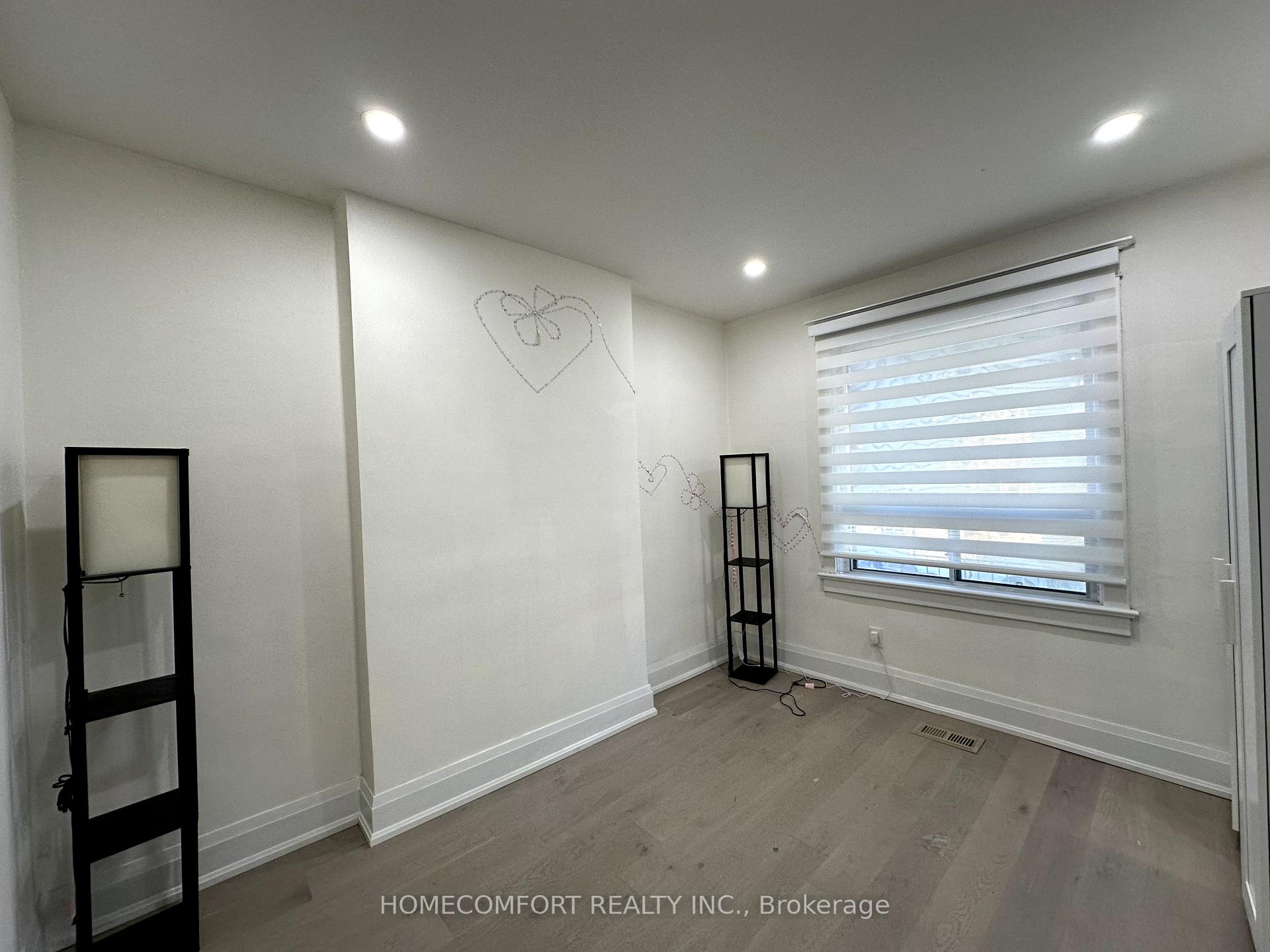 Photo 4 of Unit Main, 33 Strathmore Boulevard, Toronto, Danforth — HOMEH