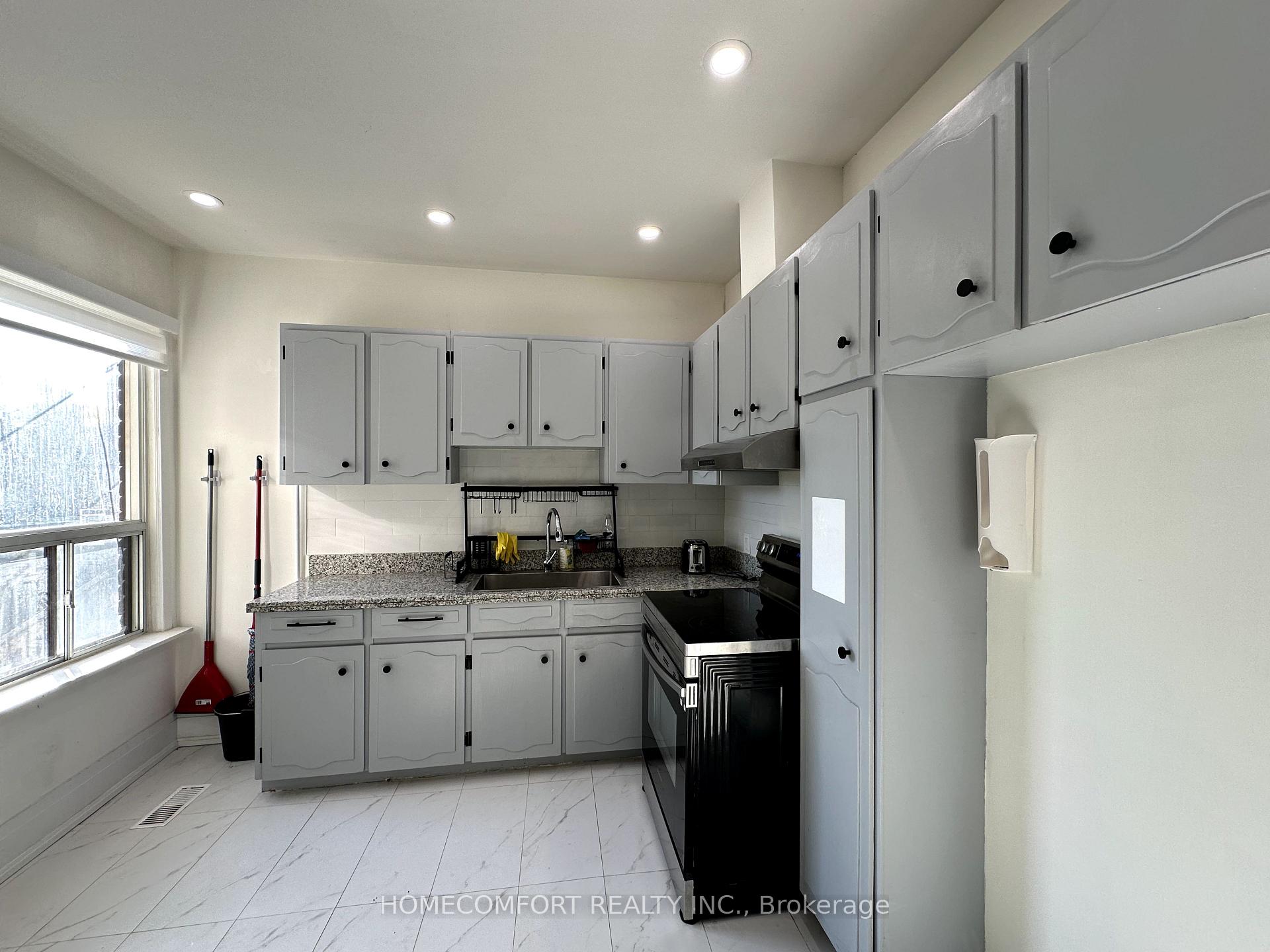 Photo 6 of Unit Main, 33 Strathmore Boulevard, Toronto, Danforth — HOMEH