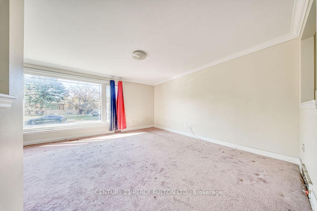 Photo 4 of 63 Hiscock Boulevard, Scarborough, Woburn — HOMEH