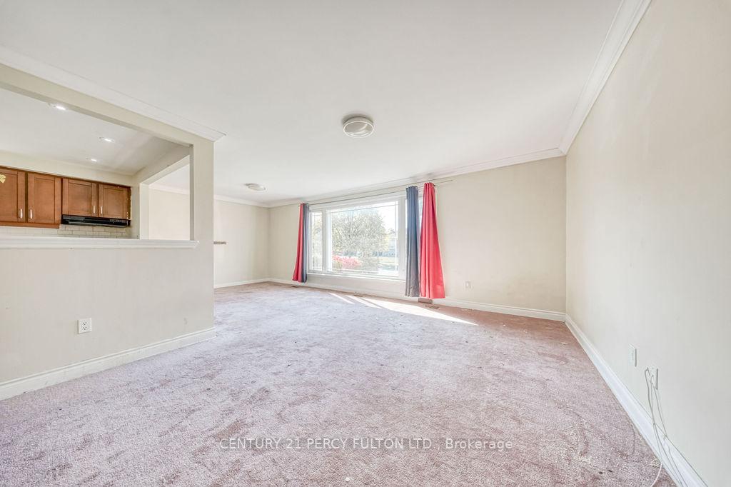 Photo 5 of 63 Hiscock Boulevard, Scarborough, Woburn — HOMEH