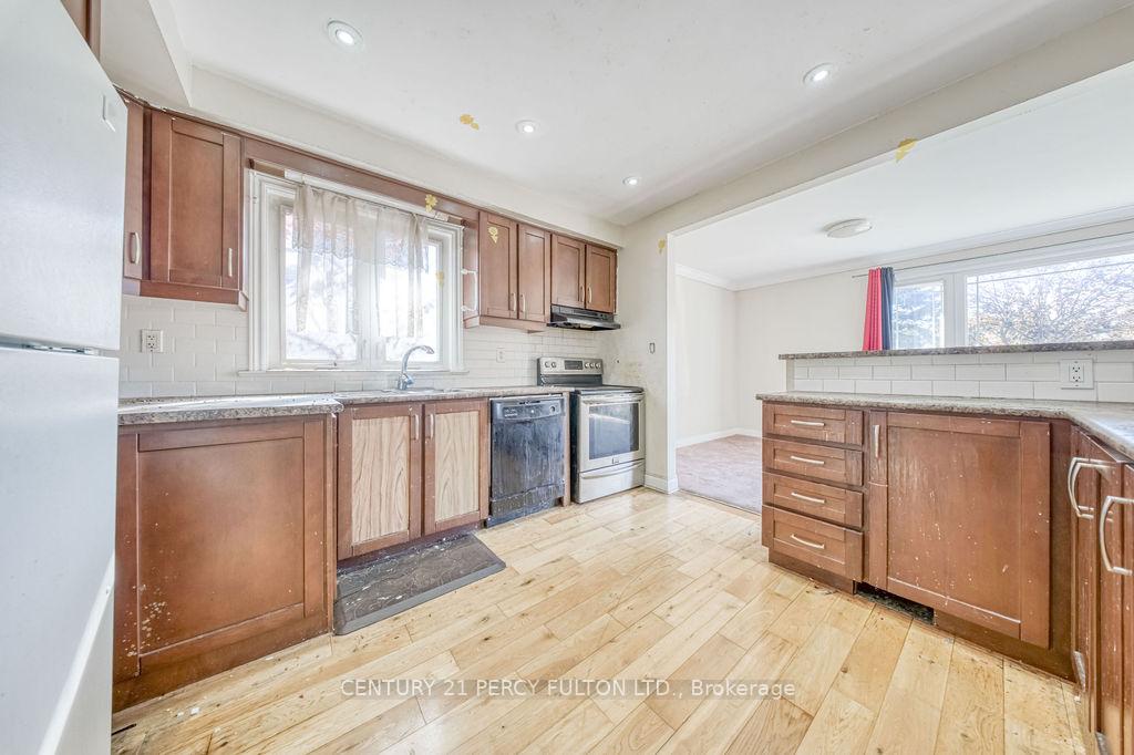 Photo 10 of 63 Hiscock Boulevard, Scarborough, Woburn — HOMEH
