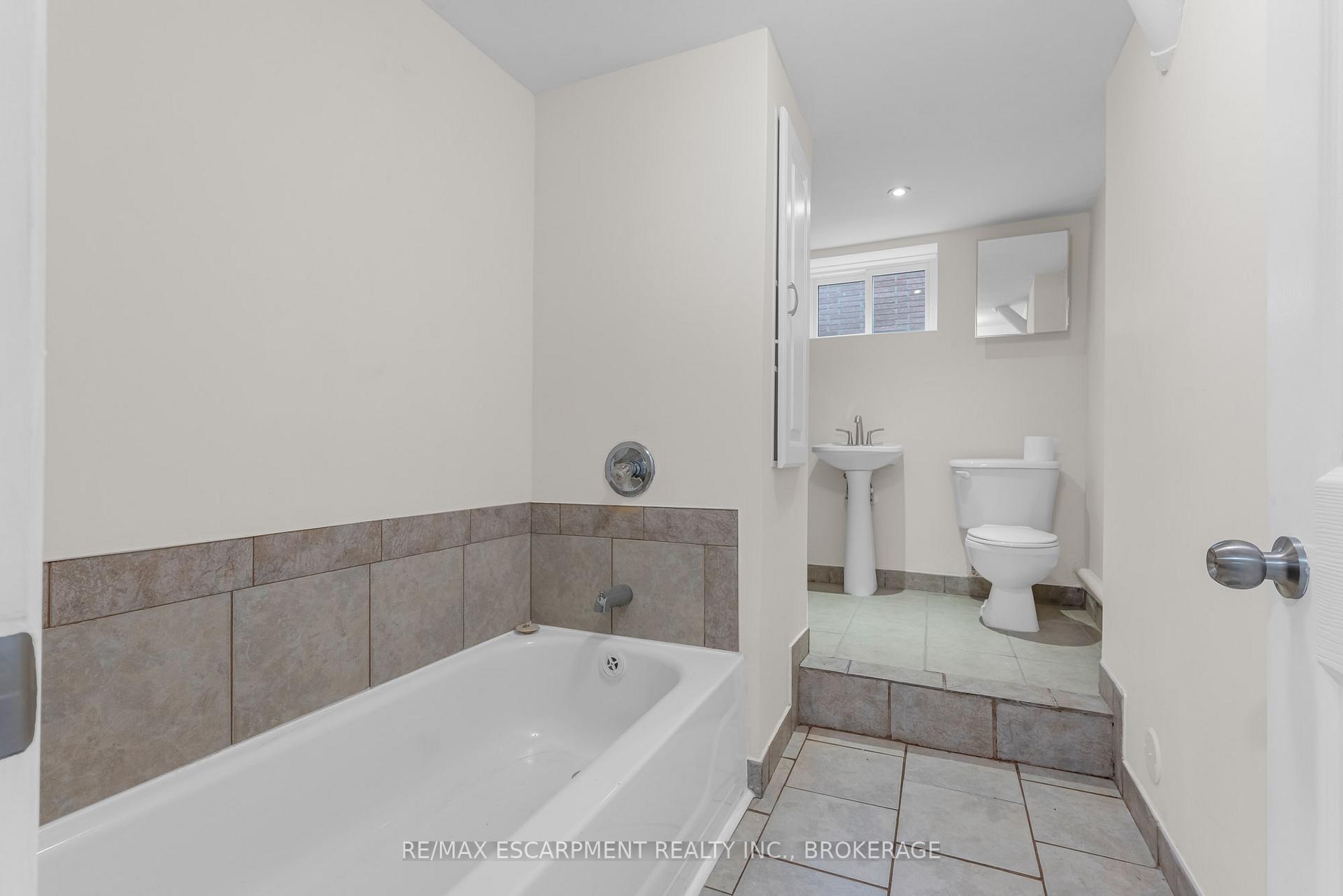 Photo 12 of Unit Lower, 68 1/2 Pine Street S, Thorold, Thorold Downtown — HOMEH