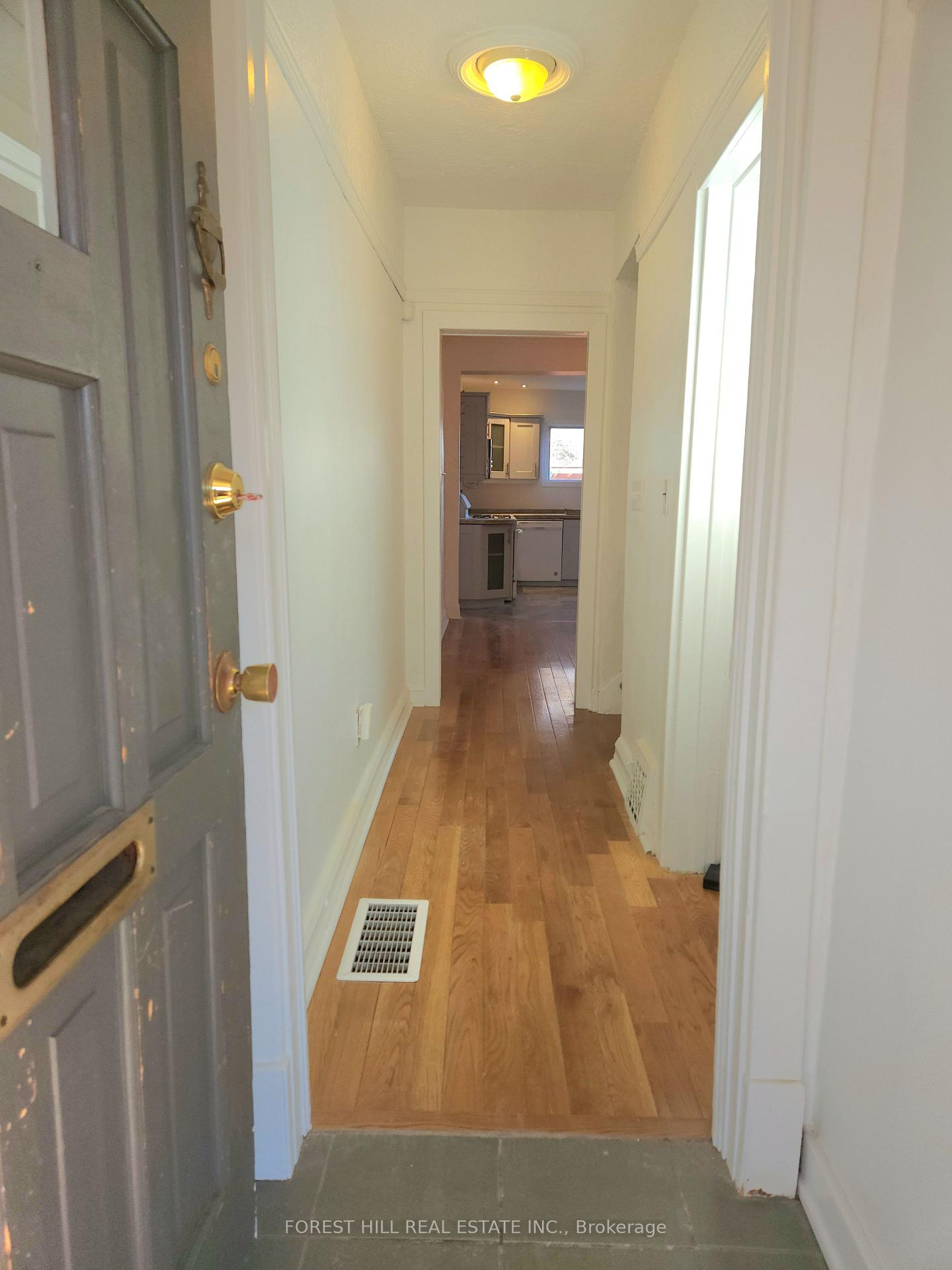 Photo 4 of 157 Oak Park Avenue, Toronto, Woodbine-Lumsden — HOMEH