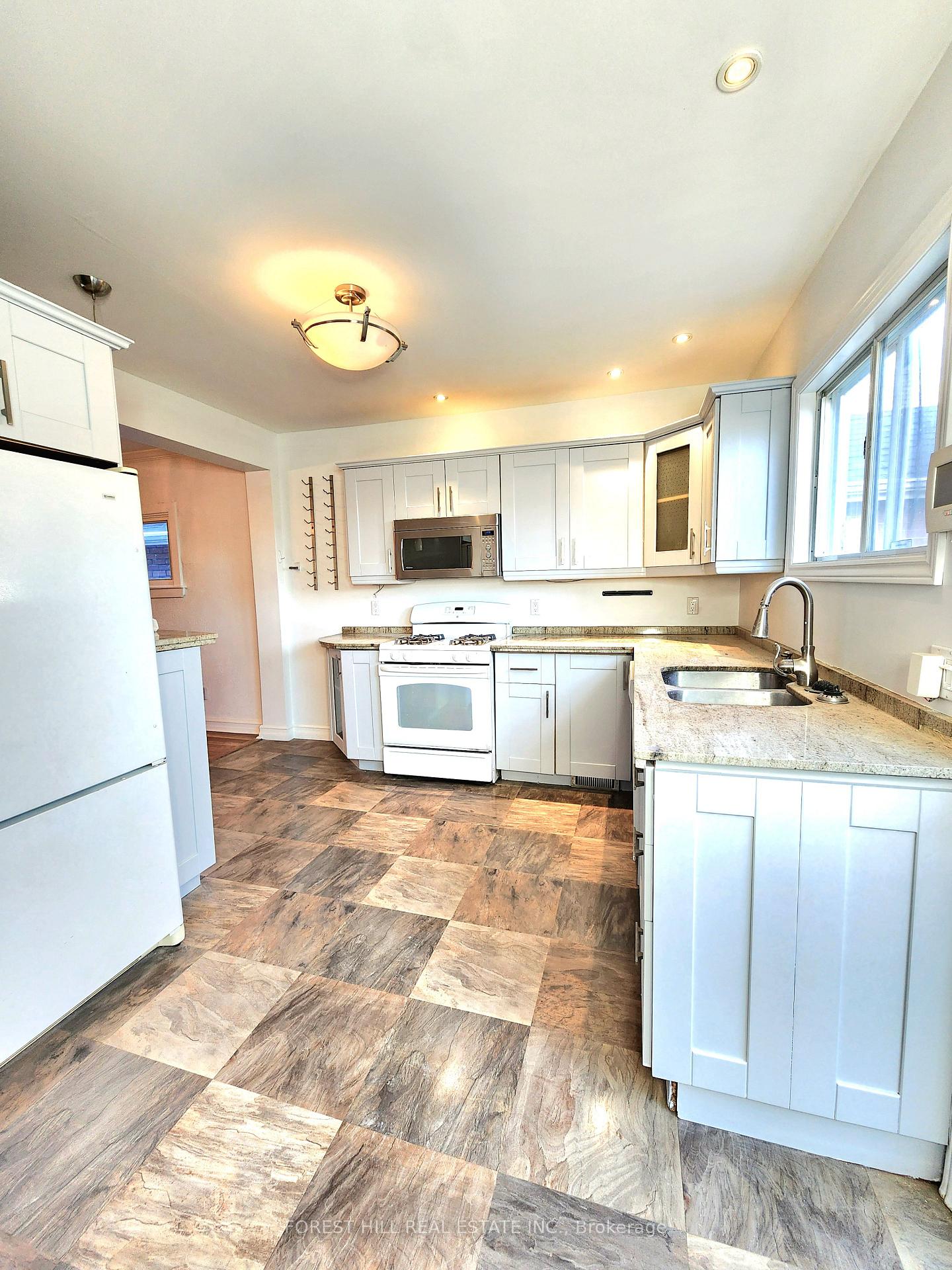 Photo 8 of 157 Oak Park Avenue, Toronto, Woodbine-Lumsden — HOMEH