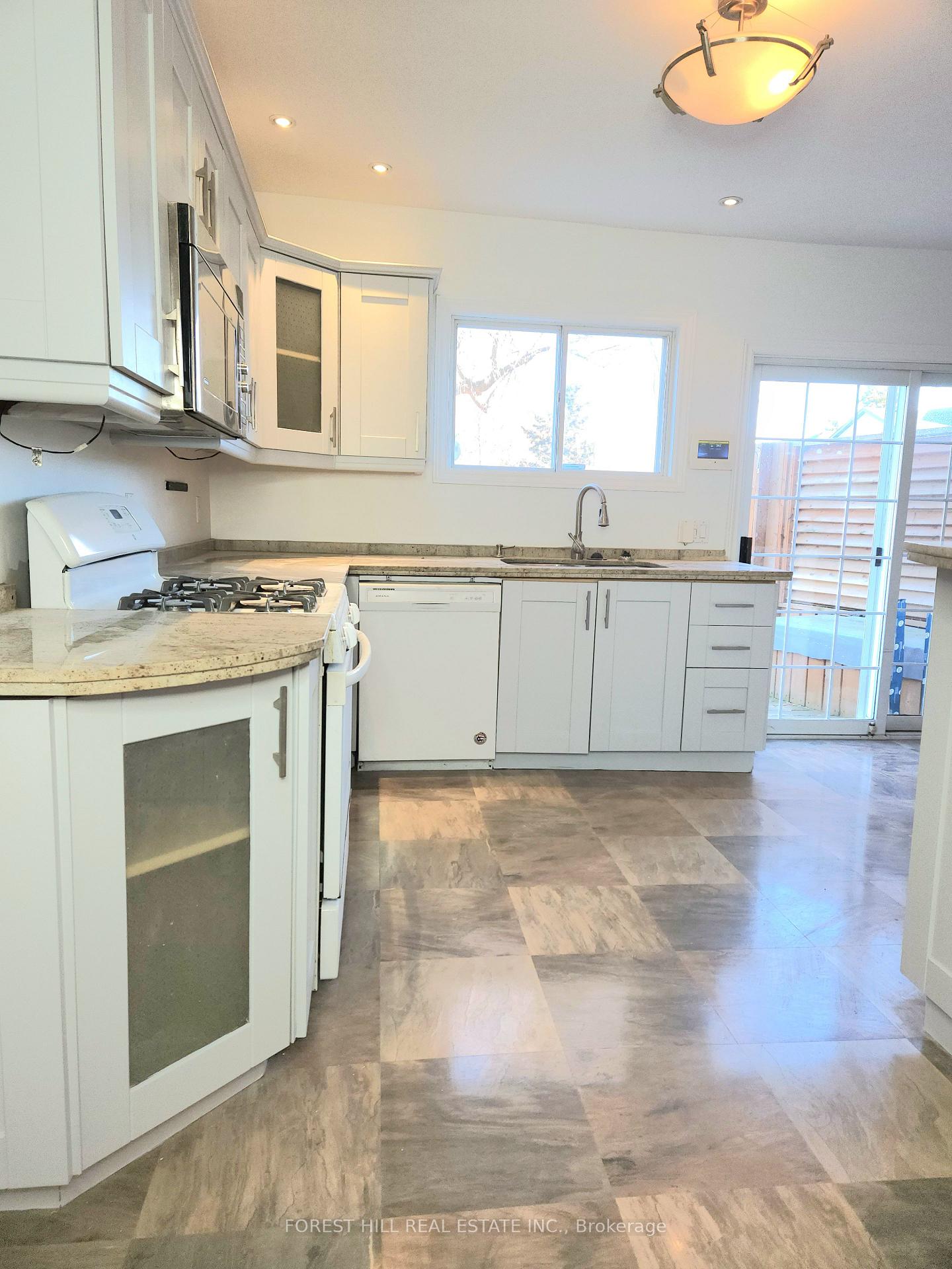 Photo 9 of 157 Oak Park Avenue, Toronto, Woodbine-Lumsden — HOMEH