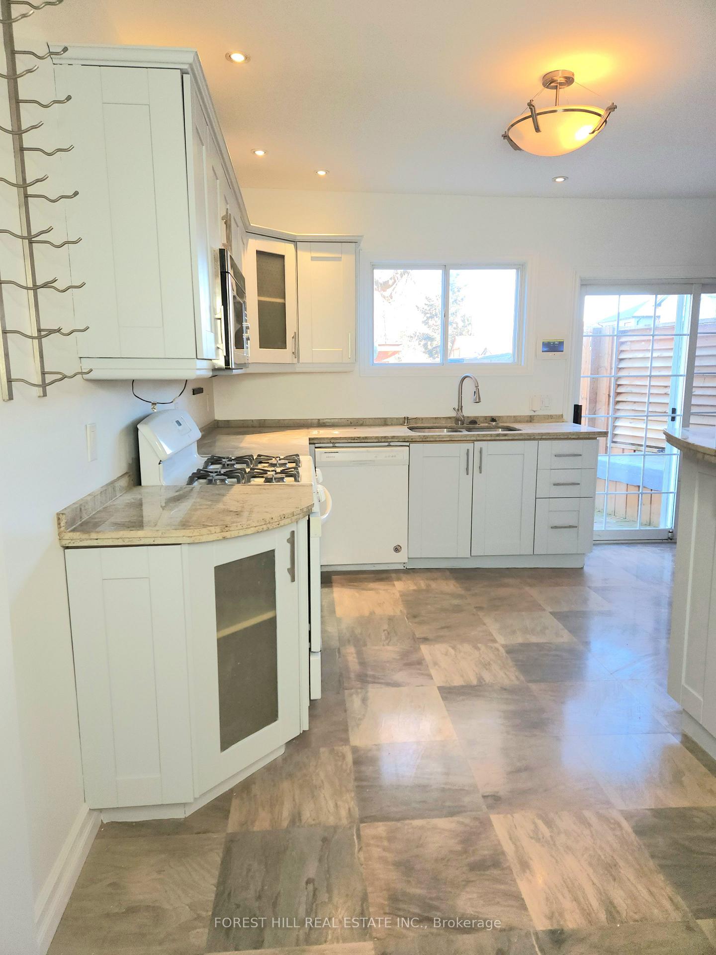 Photo 10 of 157 Oak Park Avenue, Toronto, Woodbine-Lumsden — HOMEH