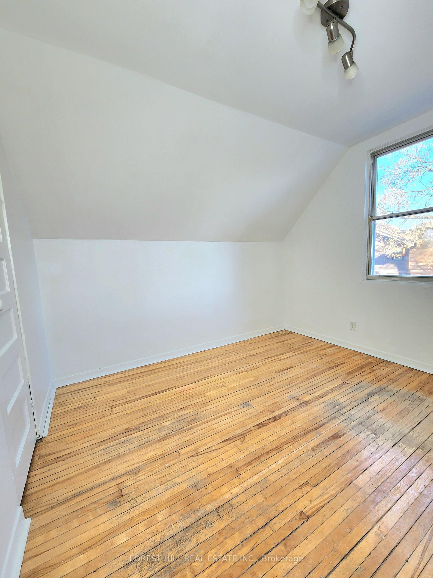 Photo 12 of 157 Oak Park Avenue, Toronto, Woodbine-Lumsden — HOMEH