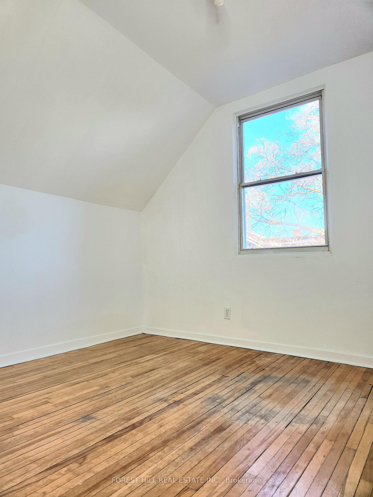 Photo 14 of 157 Oak Park Avenue, Toronto, Woodbine-Lumsden — HOMEH