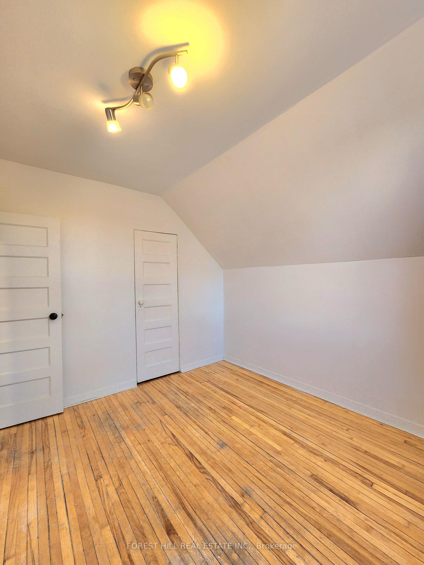 Photo 15 of 157 Oak Park Avenue, Toronto, Woodbine-Lumsden — HOMEH
