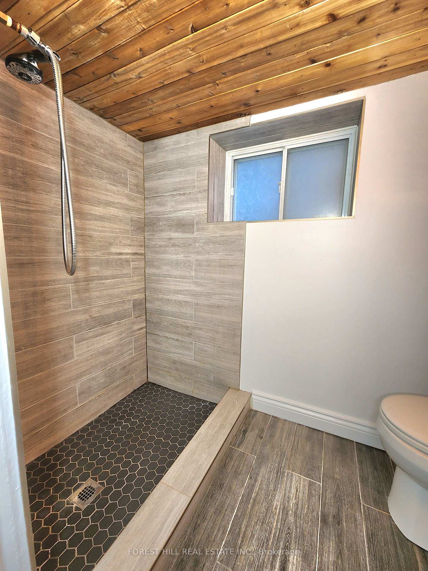 Photo 16 of 157 Oak Park Avenue, Toronto, Woodbine-Lumsden — HOMEH