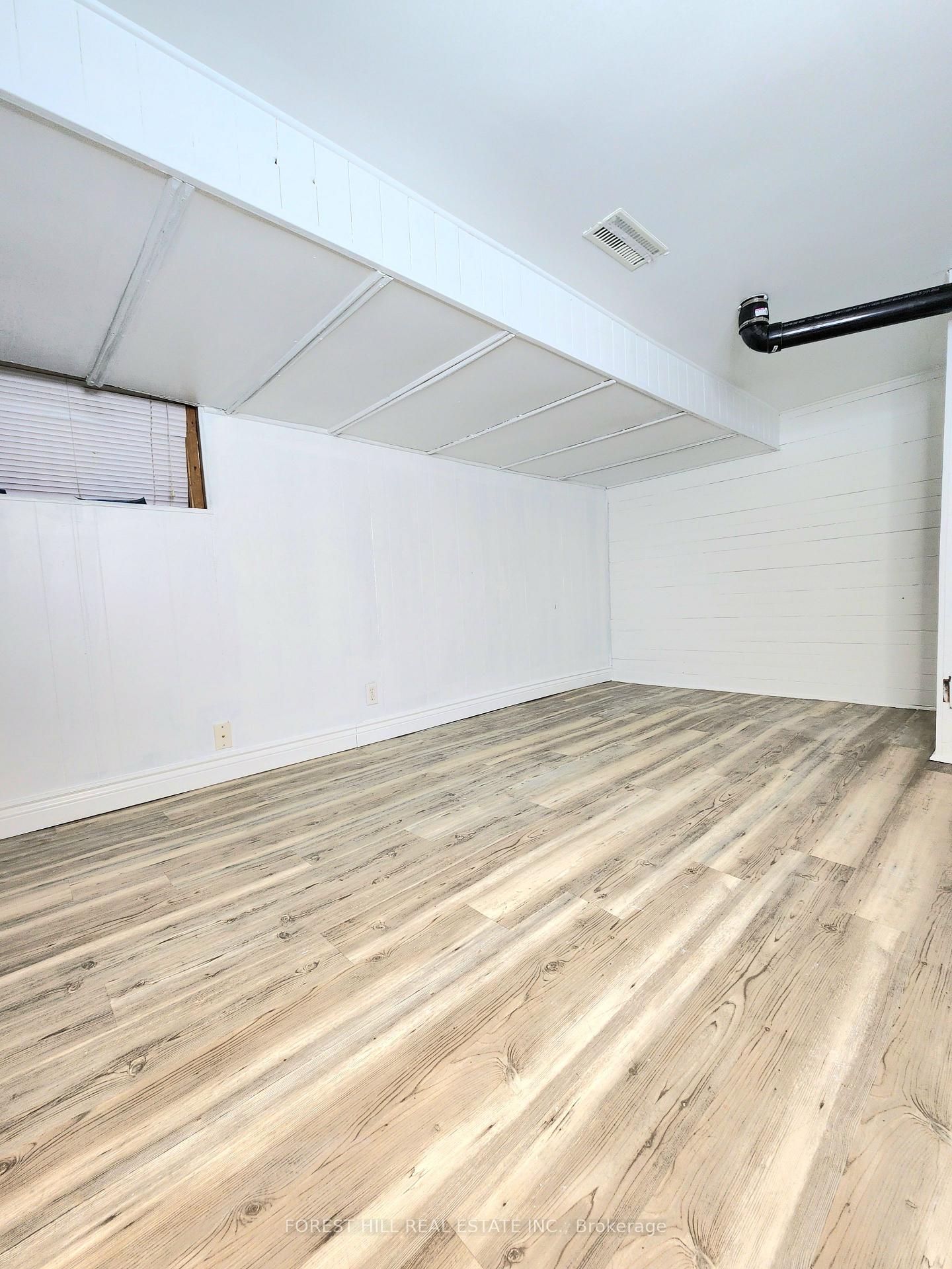 Photo 18 of 157 Oak Park Avenue, Toronto, Woodbine-Lumsden — HOMEH