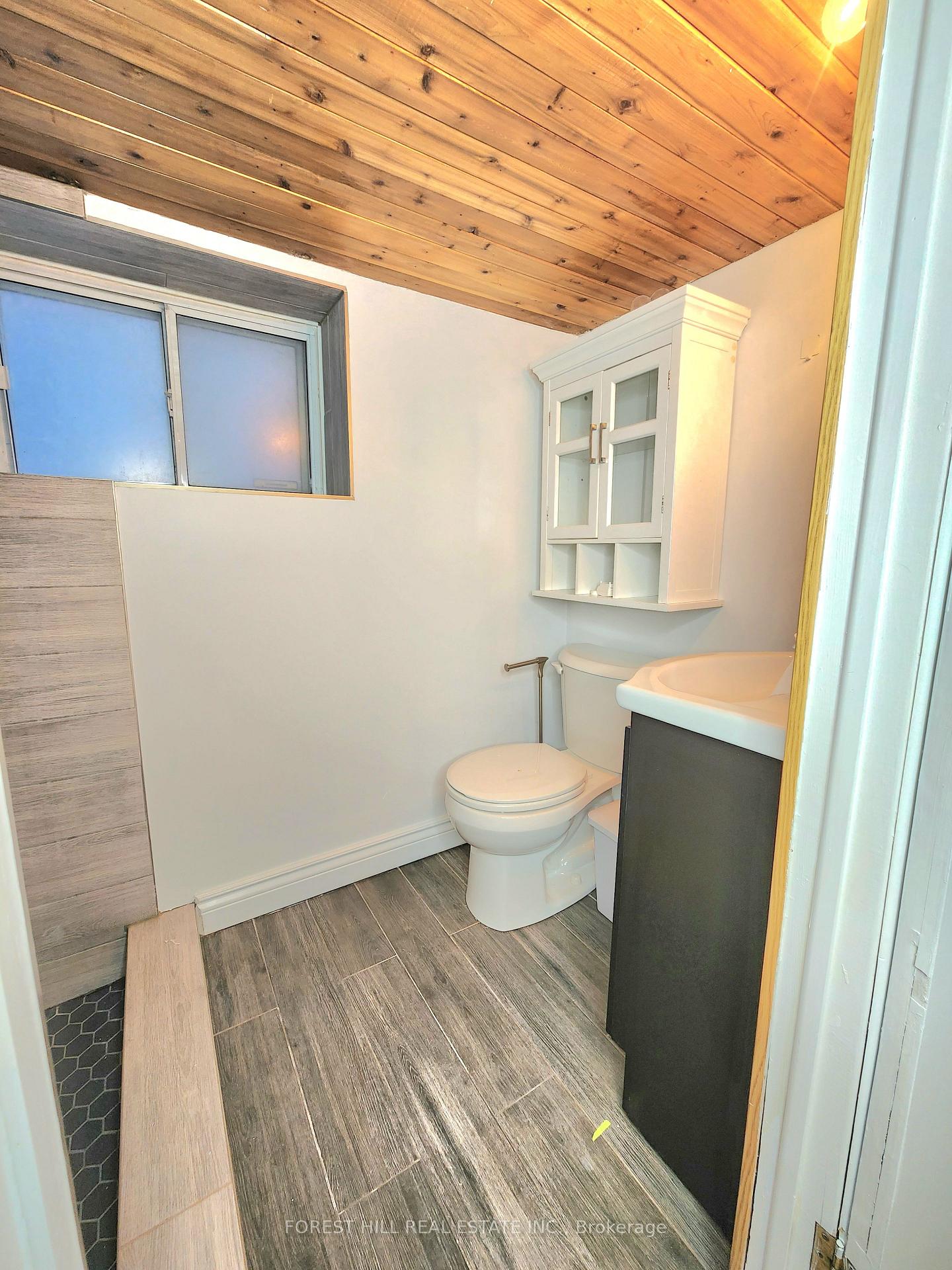 Photo 19 of 157 Oak Park Avenue, Toronto, Woodbine-Lumsden — HOMEH