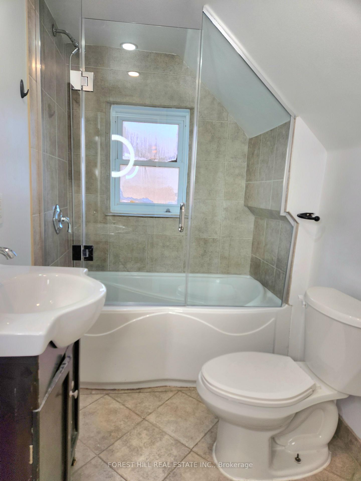 Photo 21 of 157 Oak Park Avenue, Toronto, Woodbine-Lumsden — HOMEH
