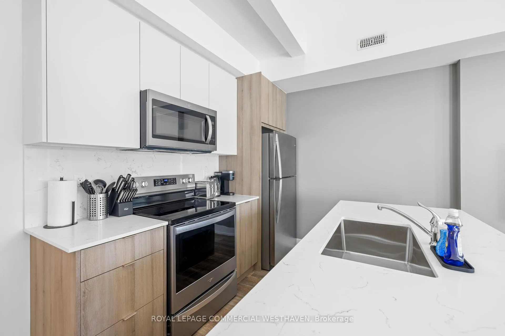Photo 3 of Unit A, 449 Lansdowne Avenue, Toronto, Dufferin Grove — HOMEH