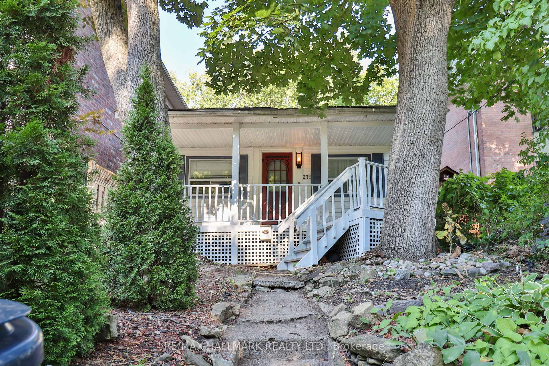 Front of 271 Hastings Avenue