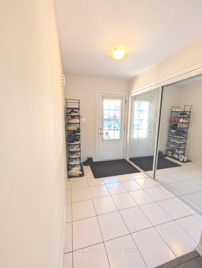 Photo 2 of 158 Esther Crescent W, Thorold, Hurricane/Merrittville — HOMEH