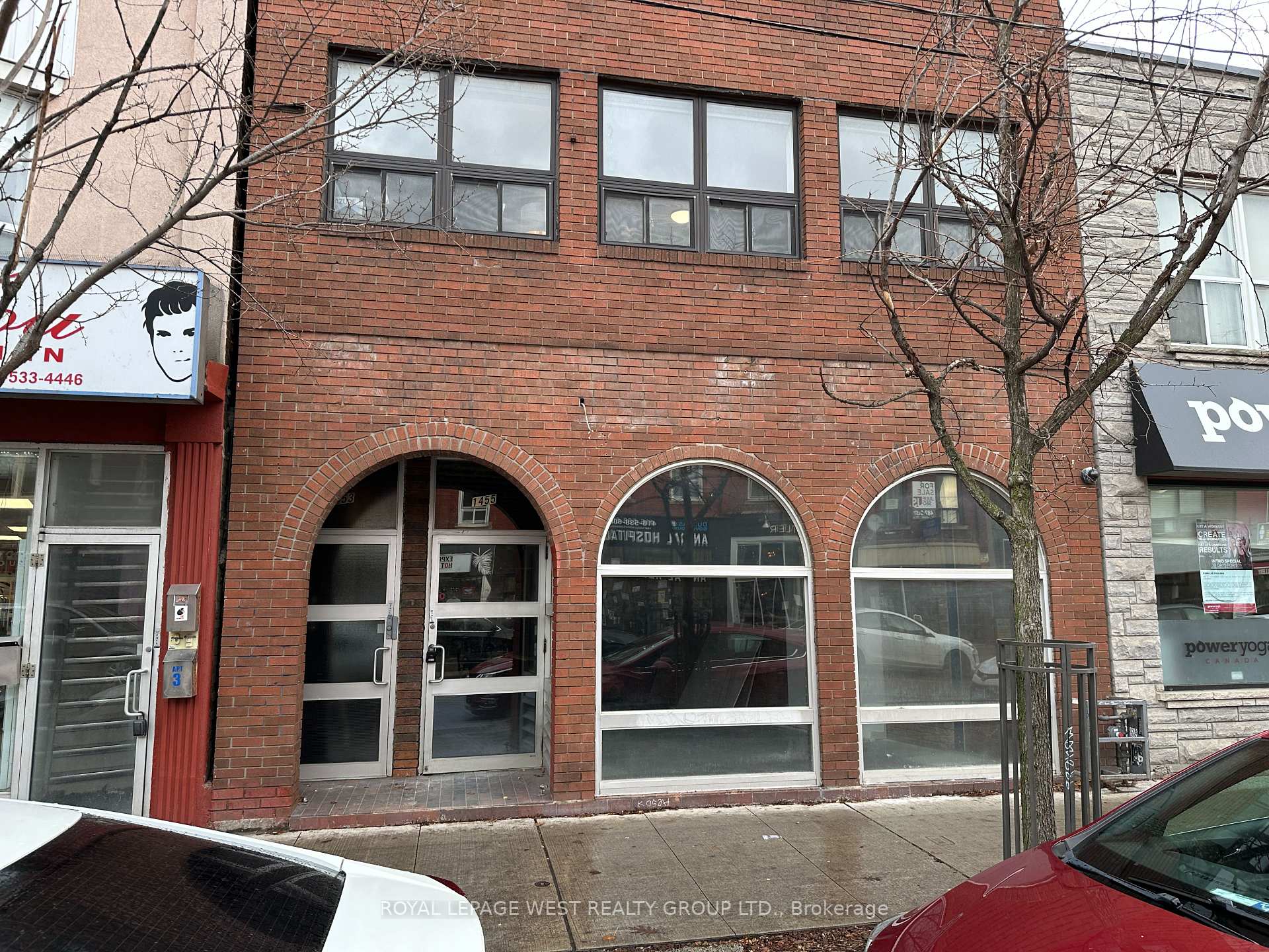 Front of Unit #1, 2 Flr, 1453 Dundas Street W