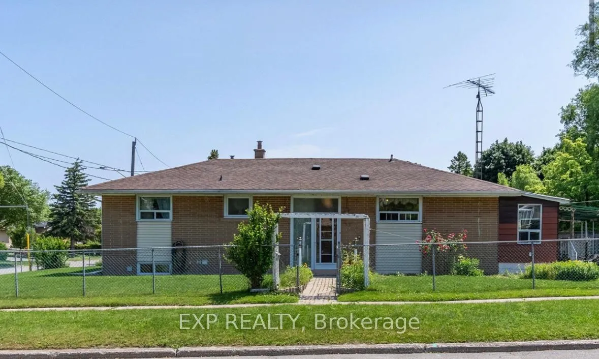 Front of 33 Lakeland Crescent