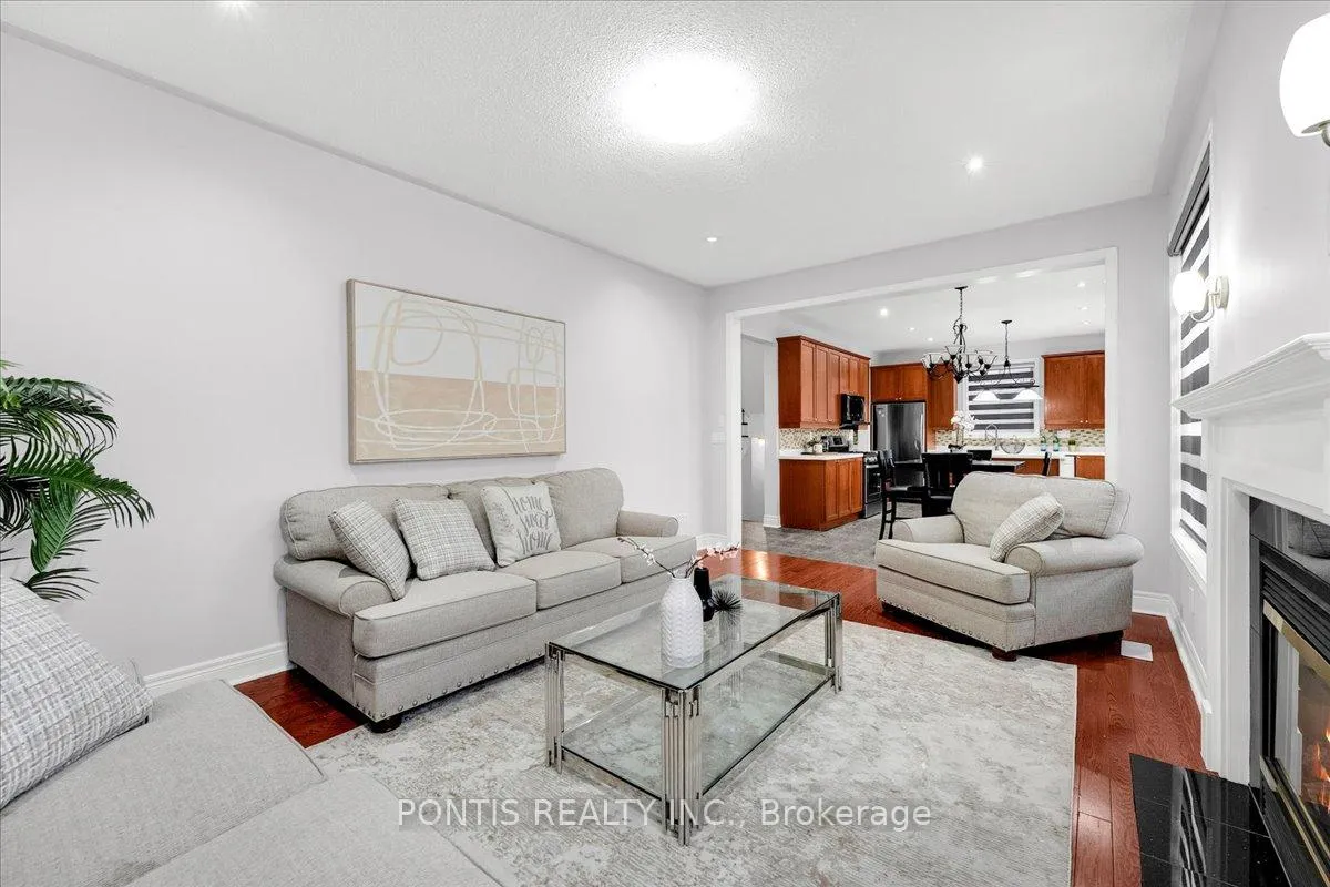 Photo 10 of 52 Emmett Circle, Brampton, Fletcher's Meadow — HOMEH
