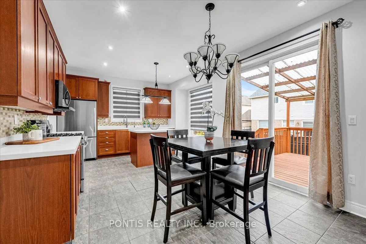 Photo 11 of 52 Emmett Circle, Brampton, Fletcher's Meadow — HOMEH