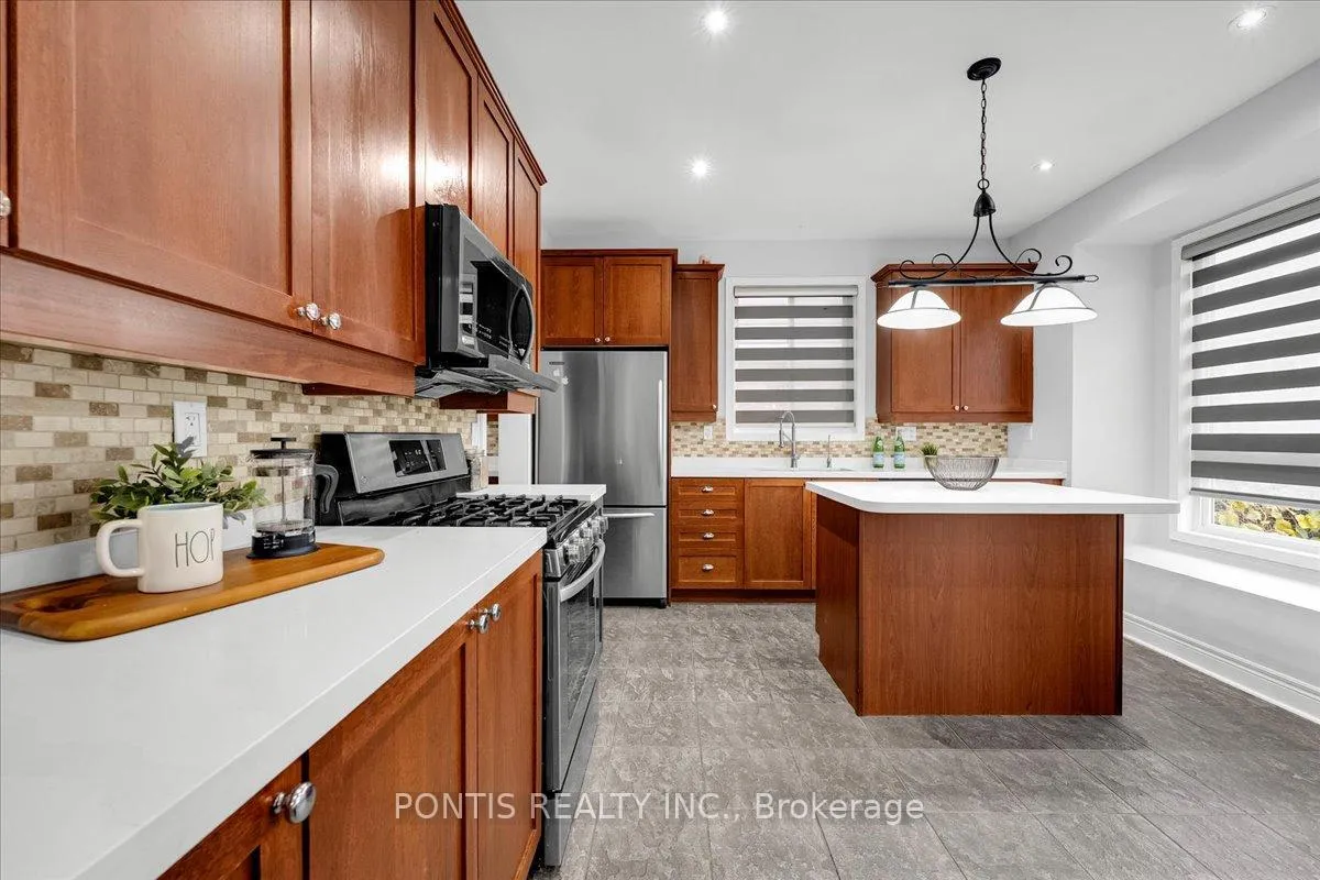 Photo 12 of 52 Emmett Circle, Brampton, Fletcher's Meadow — HOMEH