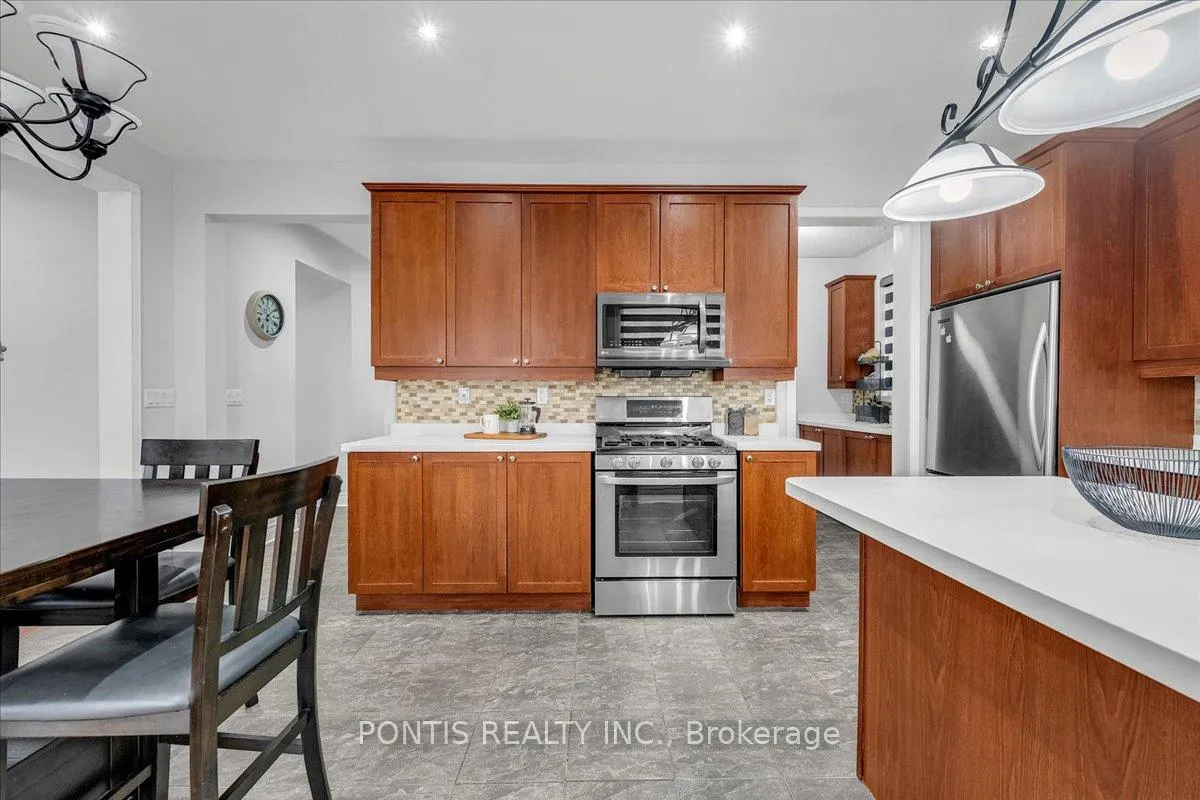 Photo 13 of 52 Emmett Circle, Brampton, Fletcher's Meadow — HOMEH